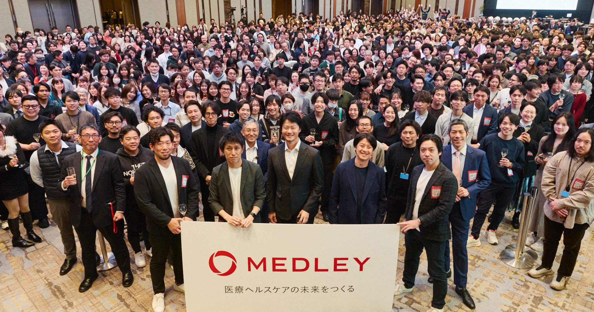 1000人以上が参加したONE MEDLEY YEAR-END PARTYの様子